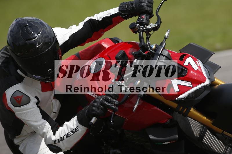 /Archiv-2024/29 12.06.2024 MOTO.CH Track Day ADR/Gruppe blau/71